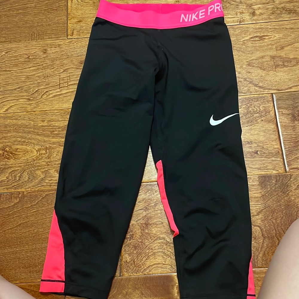 ink and black nike capri leggings